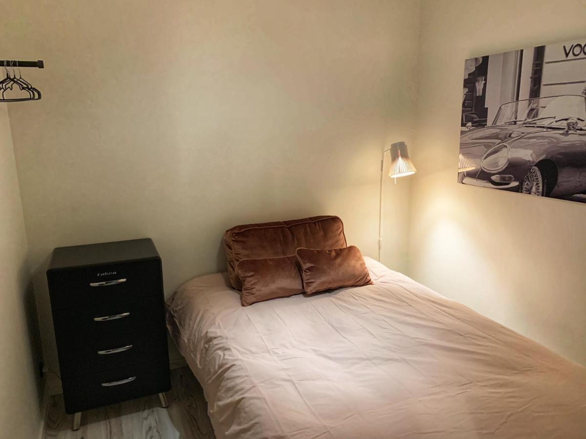 Broncks Apartment 1 - Modern 2-Bedroom In The Heart Of Tórshavn Buitenkant foto