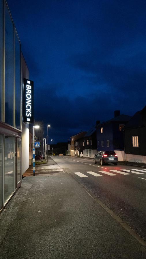 Broncks Apartment 1 - Modern 2-Bedroom In The Heart Of Tórshavn Buitenkant foto