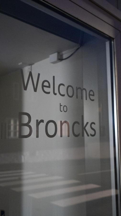 Broncks Apartment 1 - Modern 2-Bedroom In The Heart Of Tórshavn Buitenkant foto